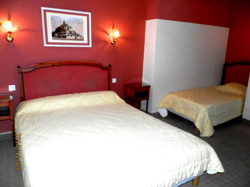 Hotel Saint - Pierre Villedieu-les-Poëles Eksteriør billede